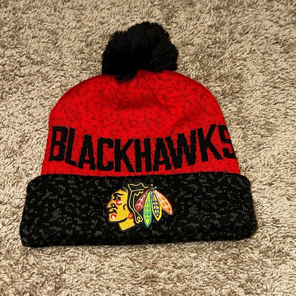 NWOT BLACKHAWKS BEANIE - Picture 3 of 7